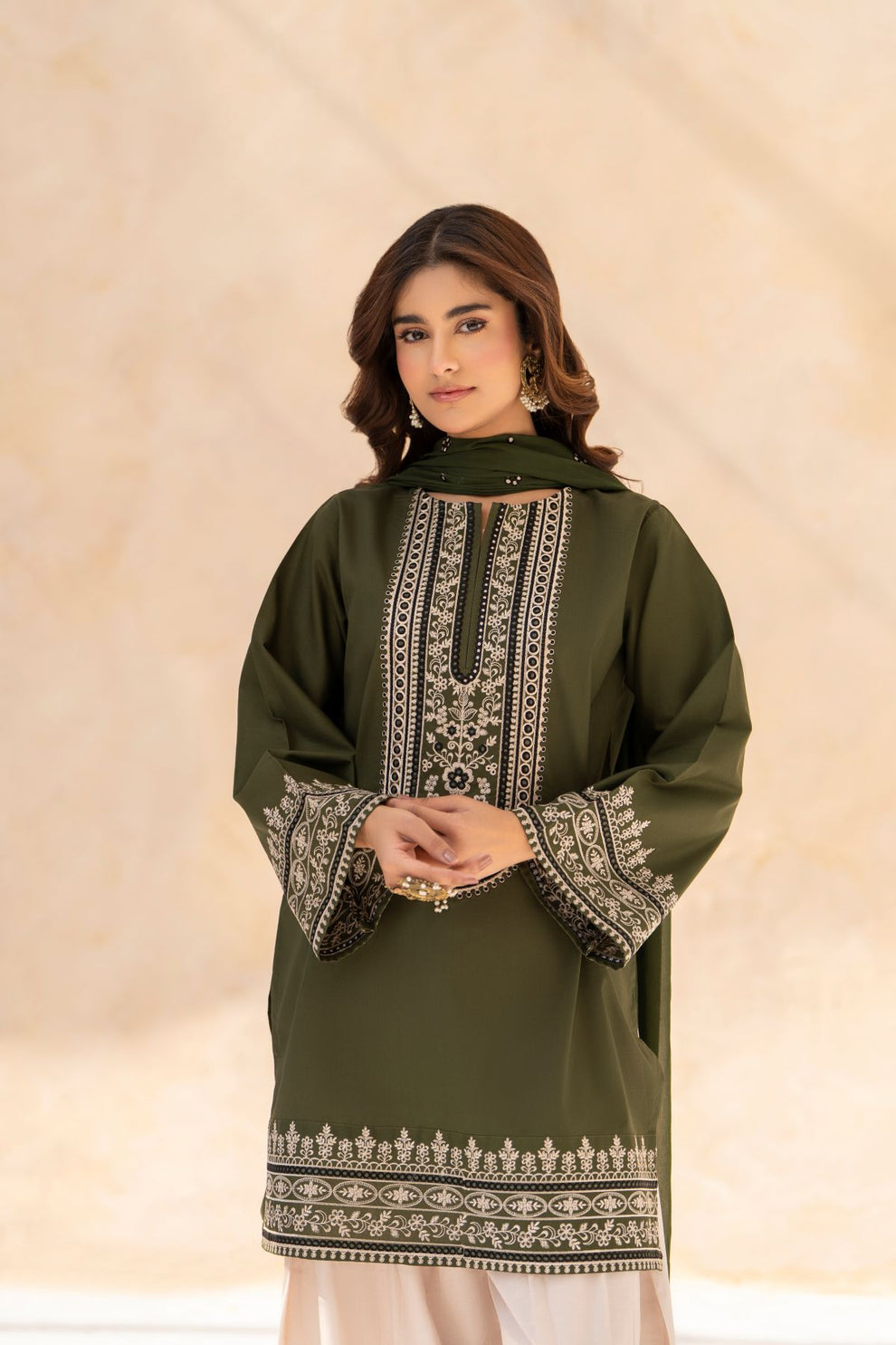 Zahoor 3 PCs Embroiderd stitched Dress with farshi shalwar