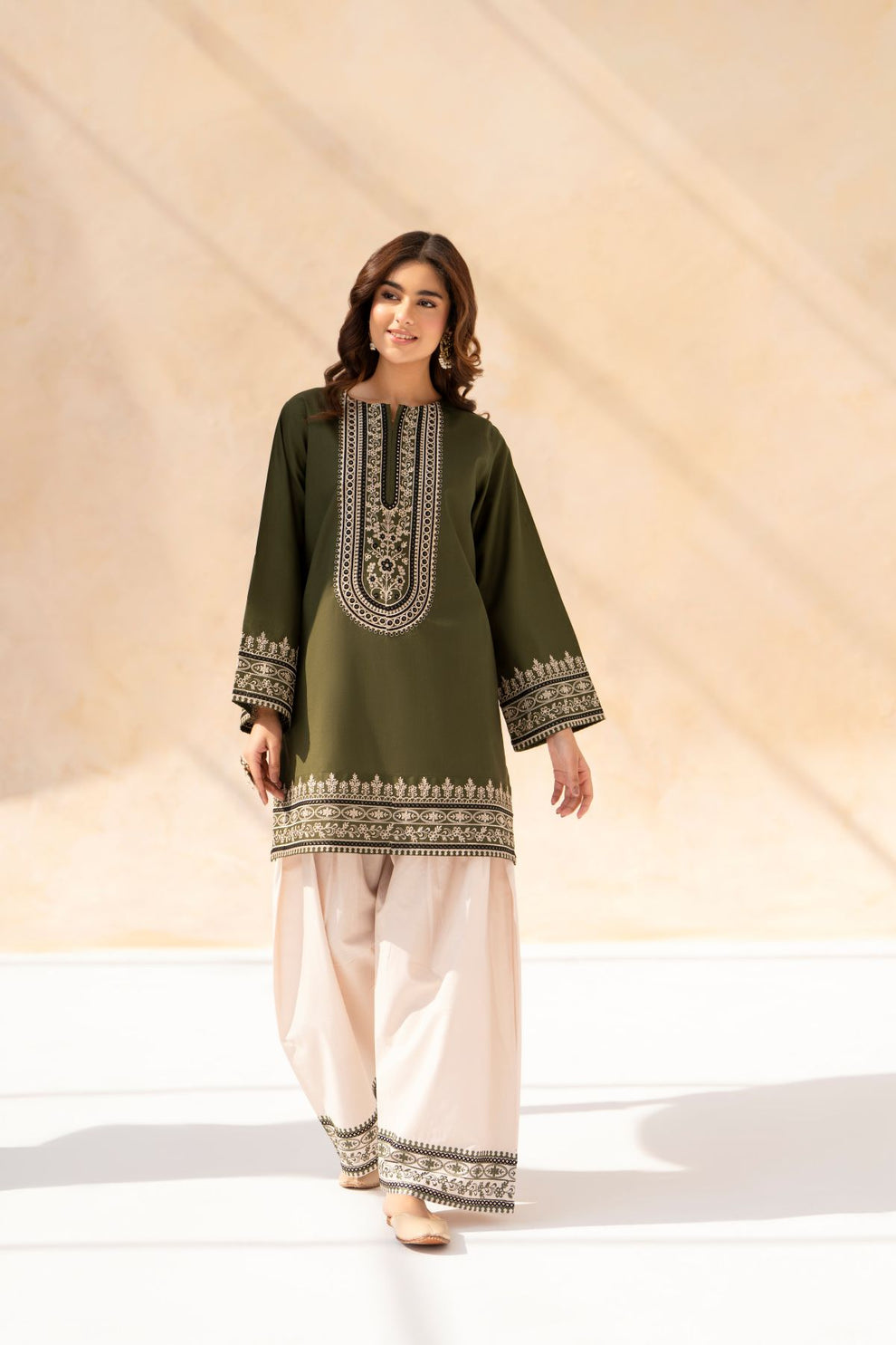 Zahoor 3 PCs Embroiderd stitched Dress with farshi shalwar