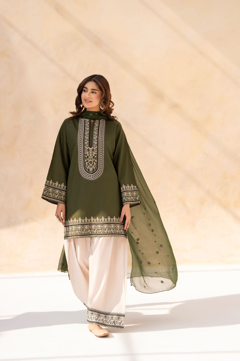 Zahoor 3 PCs Embroiderd stitched Dress with farshi shalwar